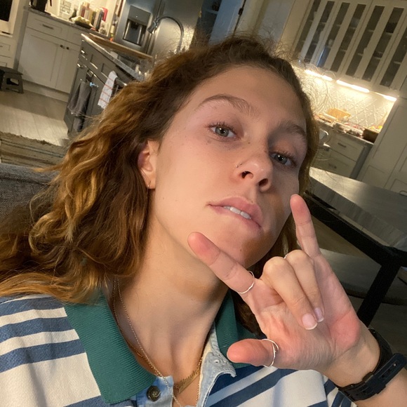 Meet your Posher, Claudia - Picture 1 of 3